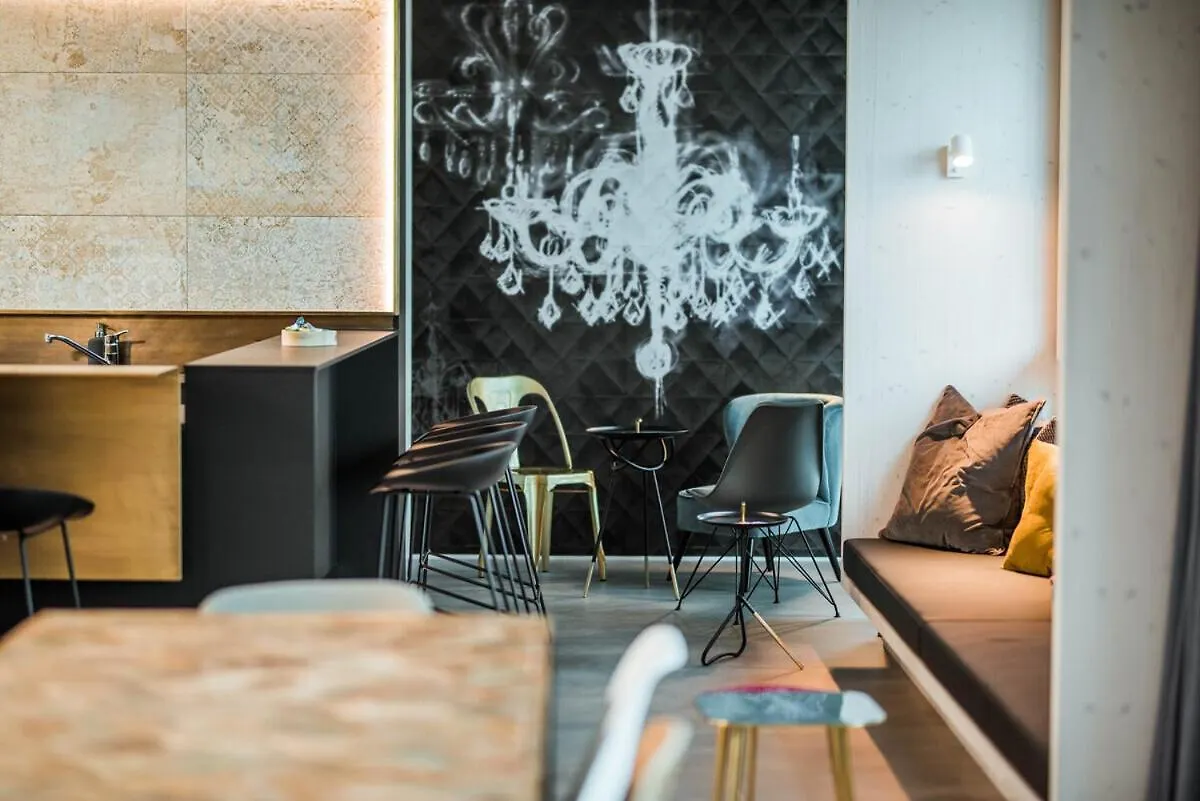 Appartamento Charmante Wohnung Fuer 2 Personen In Zentrumsnaehe X Privater Parkplatz X Hochwertige Coworking-Arbeitsplaetze Im Haus Innsbruck Austria
